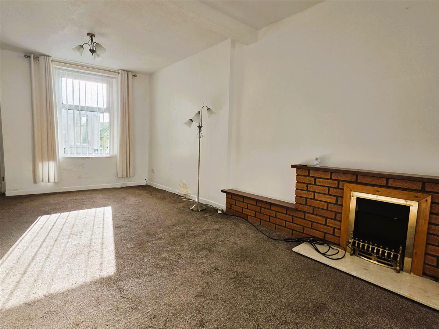 Marble Hall Road, Llanelli, SA15 1NN